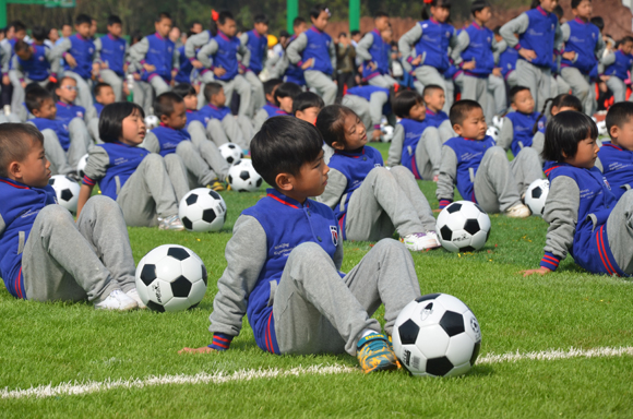 国际学校足球团体操展示.JPG